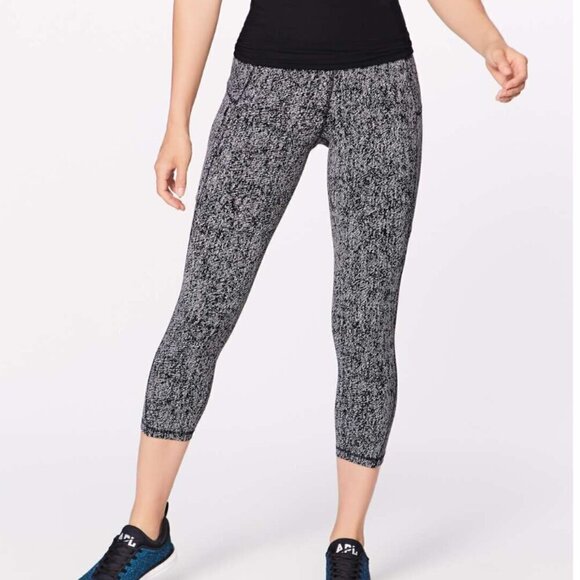 Lululemon Run On Crop (21") Power Luxtreme Irregular Denim Twill Black White - Picture 7 of 7